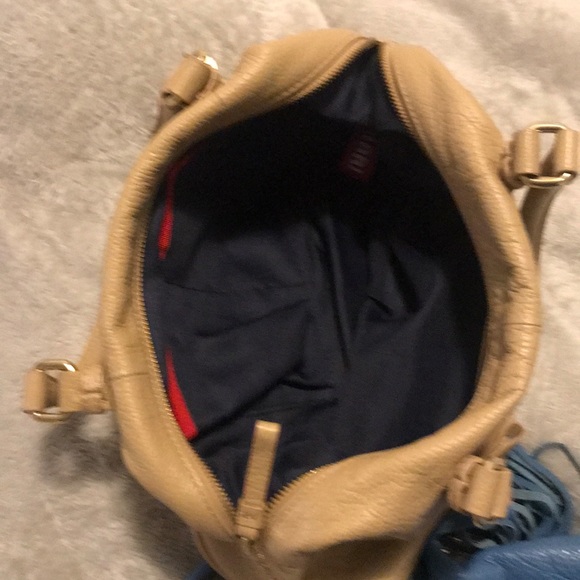 Tommy Hilfiger double purse pack⬇️Price Drop⬇️ - Picture 7 of 8